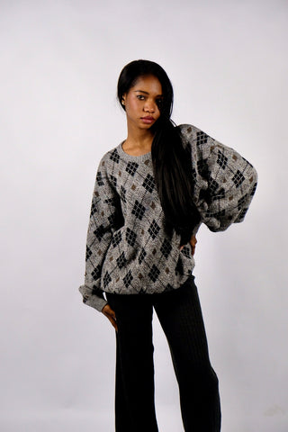 Grau melierter 80s/90s Pullover aus Wollmischung mit Rundhalsausschnitt und Rautenmuster – unisex von einer L tragbar und ideal für größere Körpergrößen