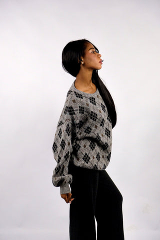 Grau melierter 80s/90s Pullover aus Wollmischung mit Rundhalsausschnitt und Rautenmuster – unisex von einer L tragbar und ideal für größere Körpergrößen