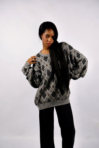 Grau melierter 80s/90s Pullover aus Wollmischung mit Rundhalsausschnitt und Rautenmuster – unisex von einer L tragbar und ideal für größere Körpergrößen