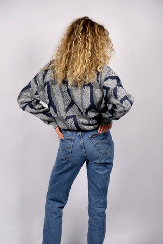 80s/90s Pullover mit Rundhalskragen und Crazy Pattern in Grau und Dunkelblau – entspricht ca. einer M und unisex tragbar