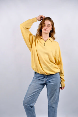 Gelber 90s Pullover aus reiner Schurwolle mit Half Zip Kragen – wir empfehlen den Pullover einer L (unisex tragbar)