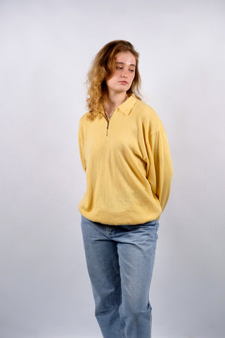 Gelber 90s Pullover aus reiner Schurwolle mit Half Zip Kragen – wir empfehlen den Pullover einer L (unisex tragbar)