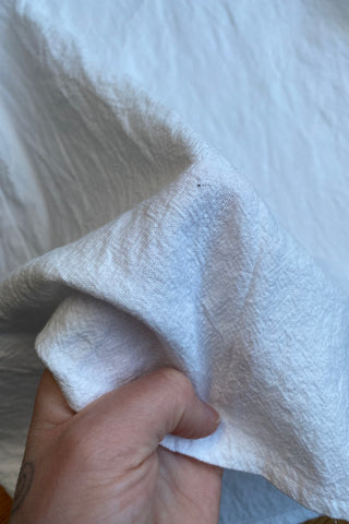 Weißes, leichtes 90s Basic Top mit Stehkragen und Cutout-Details – eher kurzer, boxy Schnitt in Größe XS/S