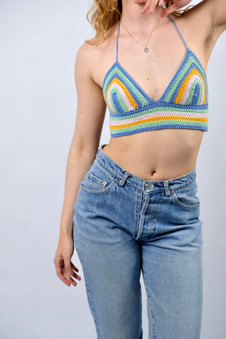 Gehäkeltes Handmade 90s/Y2k Crop Top mit verstellbaren Nacken- und Rückenträgern zum Binden – tolles Streifenmuster in Hellblau, Hellgrün, Altrosa und Senfgelb – ideal für eine S und ein absolutes Highlight