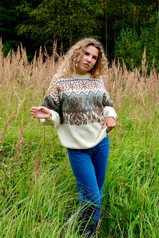 Hochwertiger, locker geschnittener 90s Pullover mit Rundhalskragen von der exklusiven Marke Stefanel made in Italy, aus Wollmischung mit Alpaka-Anteil, mit tollem Norwegermuster in Creme, Mint, Braun, Blau und Orange – Größe M – ein seltenes Fundstück und Marken-Highlight