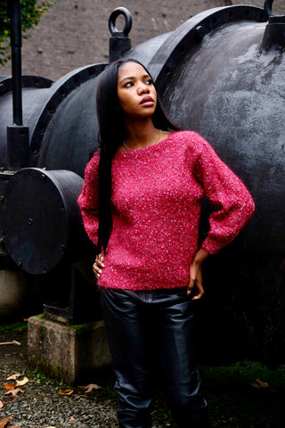 80s/90s Handmade Wollpullover aus tollem Glitzerstrick in Pink, eher kürzerer Schnitt mit leicht eckigem U-Boot-Kragen – tragbar von einer XS bis S – ein wahres Unikat und absolutes Highlight