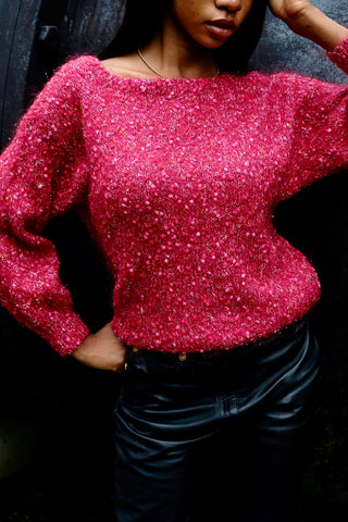 80s/90s Handmade Wollpullover aus tollem Glitzerstrick in Pink, eher kürzerer Schnitt mit leicht eckigem U-Boot-Kragen – tragbar von einer XS bis S – ein wahres Unikat und absolutes Highlight