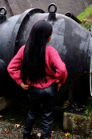 80s/90s Handmade Wollpullover aus tollem Glitzerstrick in Pink, eher kürzerer Schnitt mit leicht eckigem U-Boot-Kragen – tragbar von einer XS bis S – ein wahres Unikat und absolutes Highlight