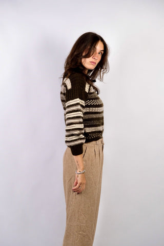 Handmade 80s/90s Wollpullover mit U-Boot-Ausschnitt, leichten Ballonärmeln und Streifen-Strickmuster in Dunkelbraun, Creme und Graubraun/Taupe – Achtung, fällt sehr klein aus (ca. wie XXS, bitte Maße beachten)