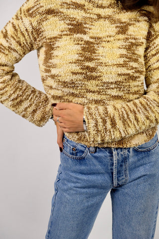 Handmade 90s/00s Pullover aus flauschigem Material, cropped Schnitt mit Stehkragen und tollem Strickmuster in Vanillegelb, Braun und Weiß – ideal für eine XS und ein absolutes Highlight