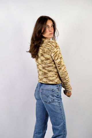 Handmade 90s/00s Pullover aus flauschigem Material, cropped Schnitt mit Stehkragen und tollem Strickmuster in Vanillegelb, Braun und Weiß – ideal für eine XS und ein absolutes Highlight