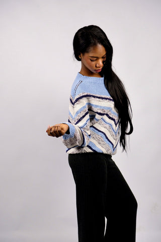 Handmade 80s/90s Pullover mit tollem Streifen-Strickmuster in Blautönen, Creme und Grau – entspricht ca. einer S