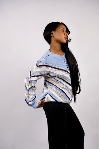 Handmade 80s/90s Pullover mit tollem Streifen-Strickmuster in Blautönen, Creme und Grau – entspricht ca. einer S