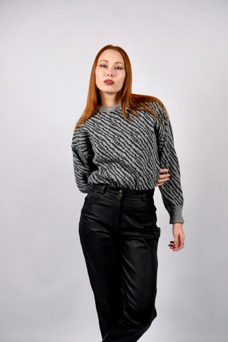 80s/90s Wolle Mix Pullover mit Rundhalskragen und tollem Zebramuster in Hellgrau und Dunkelgrau/Anthrazit – Größe S