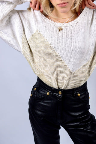 Weißer 90s Baumwollpullover mit schönem Zickzack-Strickmuster in einem tollen Grüngold/Beige – Größe M, kann aber auch lockerer von kleineren Größen getragen werden (bitte Maße beachten)