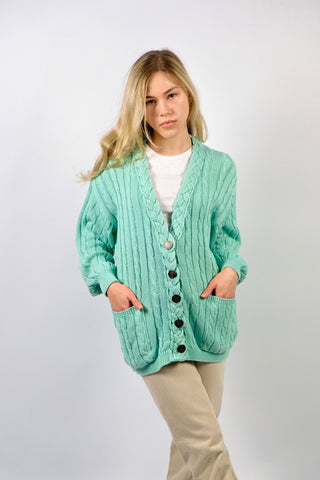 80s Zopfstrick Cardigan in Türkis mit tollen silbernen Knöpfen und aufgesetzten Taschen – Größe M – made in Italy