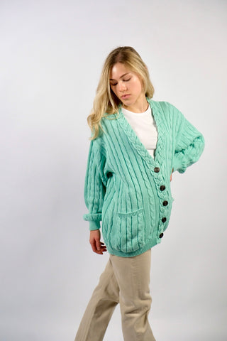 80s Zopfstrick Cardigan in Türkis mit tollen silbernen Knöpfen und aufgesetzten Taschen – Größe M – made in Italy