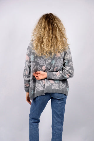 80s/90s Cardigan mit floralem Crazy Pattern in Grautönen, Mint/Türkis, Rosa sowie mit dezenten Glitzerfäden – wir empfehlen die Strickjacke einer heutigen S bis M