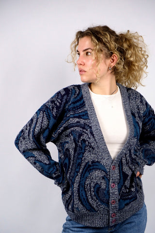 Melierter 80s/90s Cardigan mit Crazy Pattern in Blautönen, entspricht ca. einer heutigen S/M und unisex tragbar