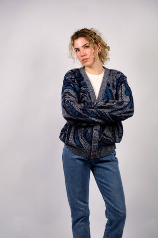 Melierter 80s/90s Cardigan mit Crazy Pattern in Blautönen, entspricht ca. einer heutigen S/M und unisex tragbar