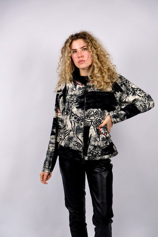 90s/00s Fleecejacke mit Double Zipper, Stehkragen und Crazy Pattern Print in Schwarz, Creme und Rot – entspricht ca. einer S/M