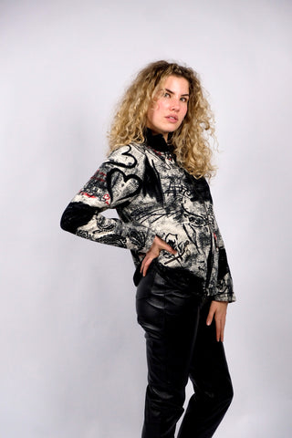 90s/00s Fleecejacke mit Double Zipper, Stehkragen und Crazy Pattern Print in Schwarz, Creme und Rot – entspricht ca. einer S/M