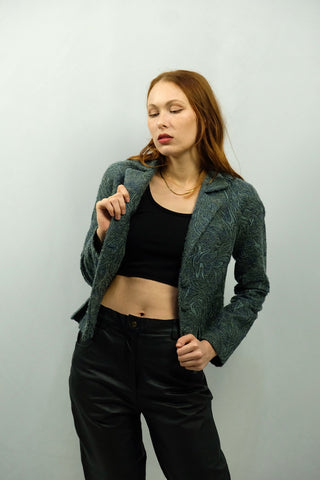 80s Blazer in kurzem Schößchen-Schnitt, vermutlich Handmade, Blau und Grün meliert sowie mit tollem Strukturmuster in dunklem Mint verziert – ideal für eine XS bis S, ein wahres Unikat und absolutes Highlight