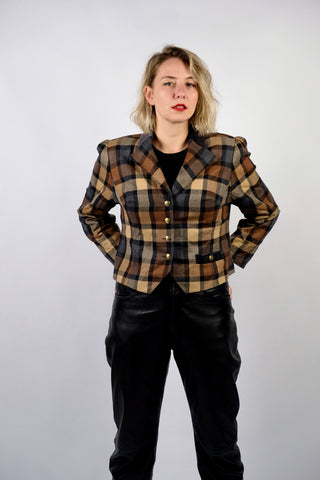 Hochwertiger 80s Blazer mit Karomuster in Grau, Beige, Braun und Schwarz sowie Samt am Kragen, toller cropped Schnitt mit leichten Puffärmeln und hübschen goldenen Knöpfen – ideal für eine heutige L und ein absolutes Highlight