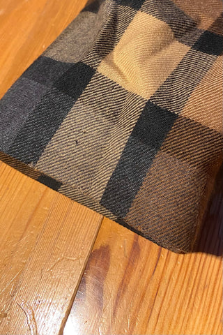 Hochwertiger 80s Blazer mit Karomuster in Grau, Beige, Braun und Schwarz sowie Samt am Kragen, toller cropped Schnitt mit leichten Puffärmeln und hübschen goldenen Knöpfen – ideal für eine heutige L und ein absolutes Highlight