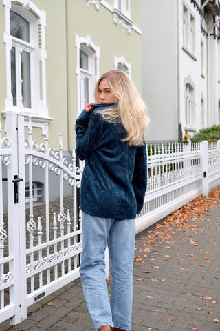 80s/90s Samtblazer in Petrol mit tollem Strukturmuster – tragbar von einer XS bis M je nach gewünschter Passform und ein absolutes Highlight