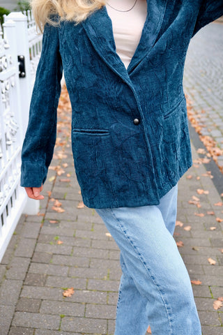 80s/90s Samtblazer in Petrol mit tollem Strukturmuster – tragbar von einer XS bis M je nach gewünschter Passform und ein absolutes Highlight