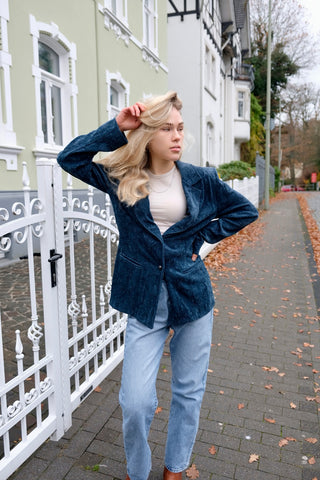 80s/90s Samtblazer in Petrol mit tollem Strukturmuster – tragbar von einer XS bis M je nach gewünschter Passform und ein absolutes Highlight