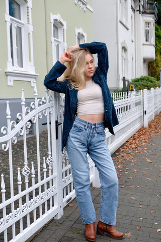 80s/90s Samtblazer in Petrol mit tollem Strukturmuster – tragbar von einer XS bis M je nach gewünschter Passform und ein absolutes Highlight