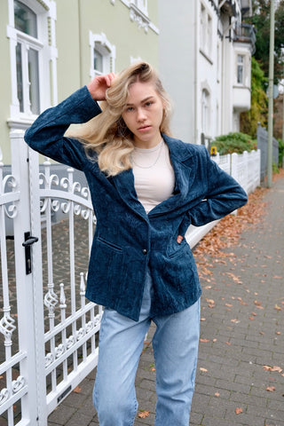 80s/90s Samtblazer in Petrol mit tollem Strukturmuster – tragbar von einer XS bis M je nach gewünschter Passform und ein absolutes Highlight