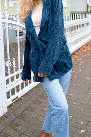 80s/90s Samtblazer in Petrol mit tollem Strukturmuster – tragbar von einer XS bis M je nach gewünschter Passform und ein absolutes Highlight