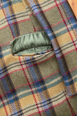 Hochwertiger 90s Wollblazer mit Eingrifftaschen und klassischem Karomuster in Grün, Oliv, Braun, Senf/Orange, Rot, Hellblau und Dunkelblau – die angegebene Größe ist 44, unserer Einschätzung nach tragbar von einer XL bis XXL (42/44) je nach gewünschter Passform – ein absolutes Highlight