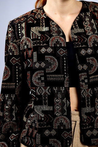 Schwarze 80s Samt Blazerjacke in offenem Design mit tollem Boho Muster in Beige, Braun, Orange und Gold – entspricht ca. einer M bzw. der Zwischengröße M/L, bitte Maße beachten – ein absolutes Highlight