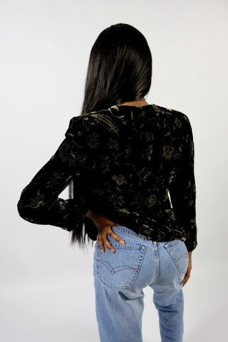 Schwarzer, hochwertiger 80s/90s Blazer aus supersoftem Samt (Viskose und Seide) mit floralem Muster in Graugrün – elegant-femininer Schnitt mit leichten Schulterpolstern, tragbar von einer XS bis S und ein absolutes Highlight