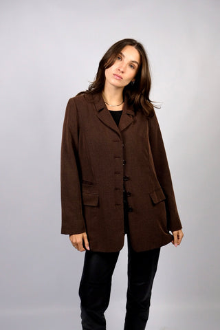 Locker und länger geschnittener 90s Blazer in Braun meliert mit leichten Schulterpolstern und Eingrifftaschen – wir empfehlen den Blazer einer heutigen S oder der Zwischengröße S/M