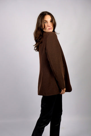 Locker und länger geschnittener 90s Blazer in Braun meliert mit leichten Schulterpolstern und Eingrifftaschen – wir empfehlen den Blazer einer heutigen S oder der Zwischengröße S/M