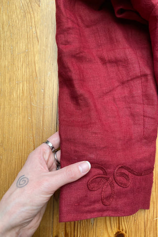 hochwertiger 90s Blazer made in Italy aus 100% Leinen in gedecktem Rot – offener Schnitt mit hübschen Stickereien – ein absolutes Highlight in Größe M