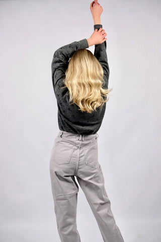 Preloved (Secondhand) Sweater von Champion aus grau melierter Baumwollmischung mit Logo-Schriftzügen und Stehkragen – für einen lockeren Look empfehlen wir den Sweater einer XS