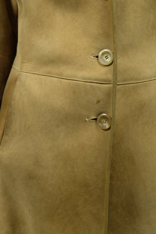 Beiger 90s Ledermantel mit leichtem Shearling-Futter – femininer Schnitt mit seitlichen Eingrifftaschen