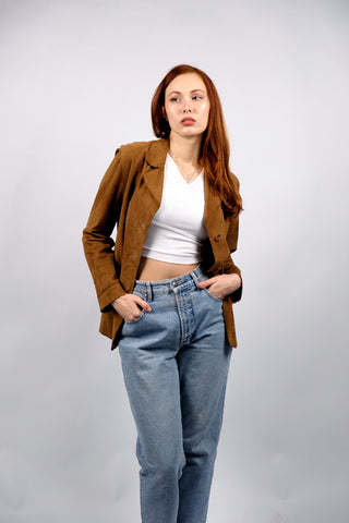 Cognacbraune, leichte 90s Blazer-Jacke aus echtem, butterweichem Veloursleder mit tollen Nähten im Western-Stil; femininer Schnitt mit Taschen – Größe S und ein absolutes Highlight