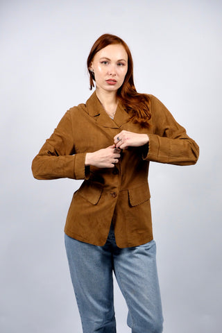 Cognacbraune, leichte 90s Blazer-Jacke aus echtem, butterweichem Veloursleder mit tollen Nähten im Western-Stil; femininer Schnitt mit Taschen – Größe S und ein absolutes Highlight