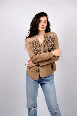 Atemberaubende, hellbraune 90s/Y2k Echtlederjacke in tollem Western-Design mit Fransen, offener Schnitt mit seitlichen Eingrifftaschen – wir empfehlen die Jacke einer heutigen S – ein seltenes Fundstück und absolutes Highlight