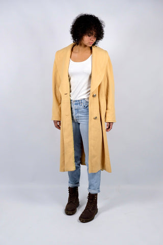 Gelber 80s/90s Wollmantel mit großem Kragen und seitlichen Eingrifftaschen, längerer Schnitt und zu empfehlen für eine M bis L je nach gewünschter Passform