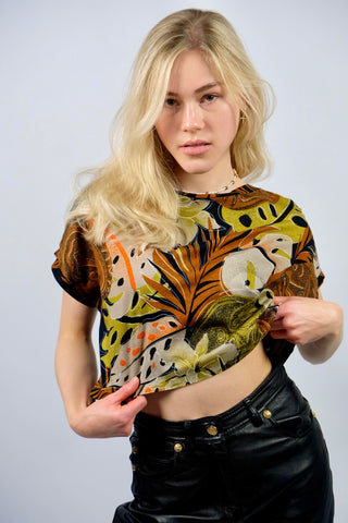 80s/90s Shirt aus reiner Baumwolle (von uns reworked, von einem Kleid zum Crop-Oberteil), boxy Schnitt mit tollem Botanical Print in Cognacbraun, Olivgrün/Gelbgrün, Schwarz, Orange, Graubraun und Weiß – ideal für eine heutige XS, ein Unikat und absolutes Highlight