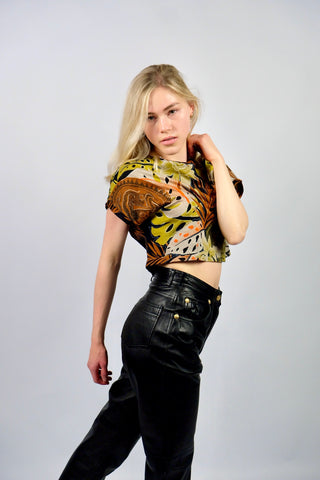 80s/90s Shirt aus reiner Baumwolle (von uns reworked, von einem Kleid zum Crop-Oberteil), boxy Schnitt mit tollem Botanical Print in Cognacbraun, Olivgrün/Gelbgrün, Schwarz, Orange, Graubraun und Weiß – ideal für eine heutige XS, ein Unikat und absolutes Highlight