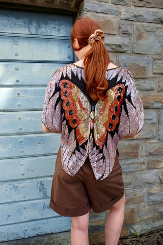 Atemberaubendes, hochwertiges Paillettenshirt aus reiner Seide (mit Viskose-Futter), tolles Schmetterlingsmuster – durch den lockeren Schnitt als Onesize tragbar (ca. XS bis XL je nach gewünschter Passform, bitte Maße beachten) – ein absolutes Highlight